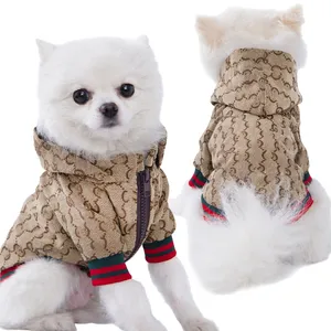 厂家批发时尚品牌保暖宠物外套冬季夹克奢华设计师狗衣服猫诱捕连帽运动衫外套