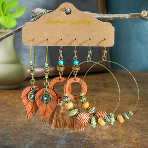 Boucles d'oreilles pendantes tendance style bohème en alliage avec pompons pour femme, ensemble de bijoux de fête - Product Image 2