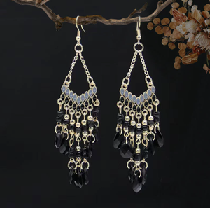 Boucles d'oreilles pendantes longues à pampilles perlées en alliage de style ethnique haut de gamme pour femmes, pendentifs d'oreille bohèmes, vente en gros pour cadeau d'anniversaire - Product Image 4