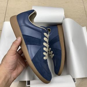 รองเท้าแบรนด์เนม ดีไซน์เนอร์คุณภาพ หนังแท้ รองเท้าลำลองแบบสวมสำหรับผู้ชายและผู้หญิง สไตล์สปอร์ตทันสมัย แบบผูกเชือก รองเท้าเดินสบาย - Product Image 4