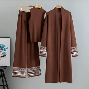 Set di Maglieria da <span class=keywords><strong>Donna</strong></span> in 3 Pezzi, Stile <span class=keywords><strong>Retrò</strong></span> con Motivo Jacquard, Cardigan Lungo Casual e Pantaloni, Completo con Gilet Lavorato a Maglia - Product Image 1