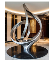 Nouvelle sculpture métallique cinétique abstraite polie au design innovant pour l'art extérieur et la décoration de collection