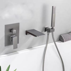 Grifo de bañera oculto de 1 manija, montado en la pared, con set de ducha en cascada y cabezal de ducha tipo lluvia, forma rectangular, con válvula de cerámica. - Product Image 1