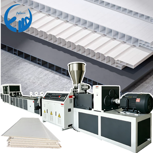 Ligne d'extrusion de panneaux muraux et de plafonds en PVC industriels, machine de production de plaques et de profilés décoratifs - Product Image 1