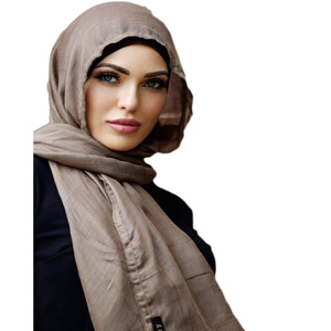 Vente chaude Été Modal En Mousseline De Soie Hijab Ensemble Léger Innercap Double-Cousu Bord Floral Conception Personnalisée Hijab-Vente en Gros - Product Image 1