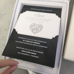Invitación de Boda Personalizada con Monograma y Foto en Caja con Elegante Tarjeta de Acrílico Negro y Tarjeta RSVP con Papel Plateado, Juego de Invitaciones de Matrimonio - Product Image 3