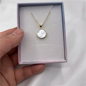 Collier NFC miniature durable GETSMART GSC-WNJ-Moon avec finition en or 14 carats et nacre, bijoux NFC tendance pour un usage quotidien - Product Image 3