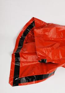 Saco de Dormir de Emergencia Impermeable de 90x210cm con Silbato y Mosquetón, Película de PE Aluminizada para Exteriores - Product Image 5