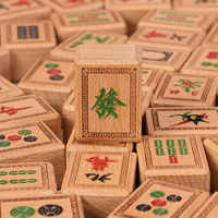 Jeu de Mahjong en bois de hêtre sculpté, emballage personnalisable en boîte en bois, tuiles de Mahjong 37x21x28mm, options de logo client CN/HUN HLDB1017327