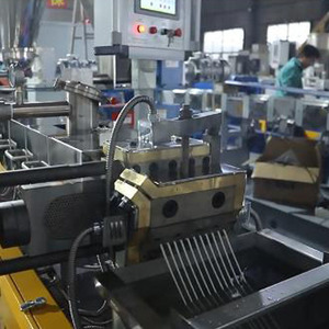 Ikiz vida Polyester geri dönüşüm ekstruder ikiz vidalı ekstruder plastik granüller Pet şişe gevreği peletleme geri dönüşüm makinası - Product Image 5