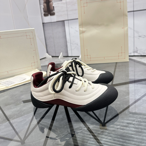 กล่องของขวัญครบชุด รองเท้ากีฬาแฟชั่นผู้หญิงคุณภาพสูงสุด ระบายอากาศได้ดีและสวมใส่สบาย เหมาะสำหรับกีฬาในสนาม - Product Image 4