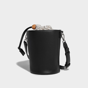 2025 nouveau sac à bandoulière cylindrique en cuir marron avec cordon de serrage et décoration de perles rondes en bois - Product Image 4