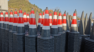 Cao-Tốc Độ Xây Dựng PVC Cao Su Đường <span class=keywords><strong>Cone</strong></span> Cảnh Báo Giao Thông Phản Quang Nhựa <span class=keywords><strong>Cone</strong></span> Tương Tự Ice Cream <span class=keywords><strong>Cone</strong></span> Cho Đường An Toàn - Product Image 2