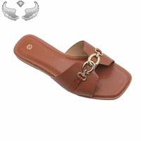 Sandales plates d'été pour femmes, style rivet, à la mode, en métal, prêtes à être expédiées, en gros, pantoufles de plage, claquettes pour femmes