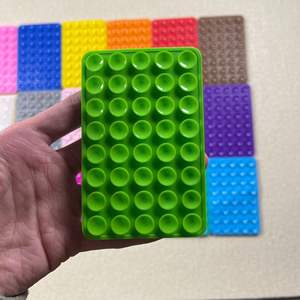 Supporto per telefono cellulare a ventosa quadrata bifacciale in silicone flessibile da 40 grani, con grande ventosa per il retro del telefono, ideale per chi cerca comodità - Product Image 4