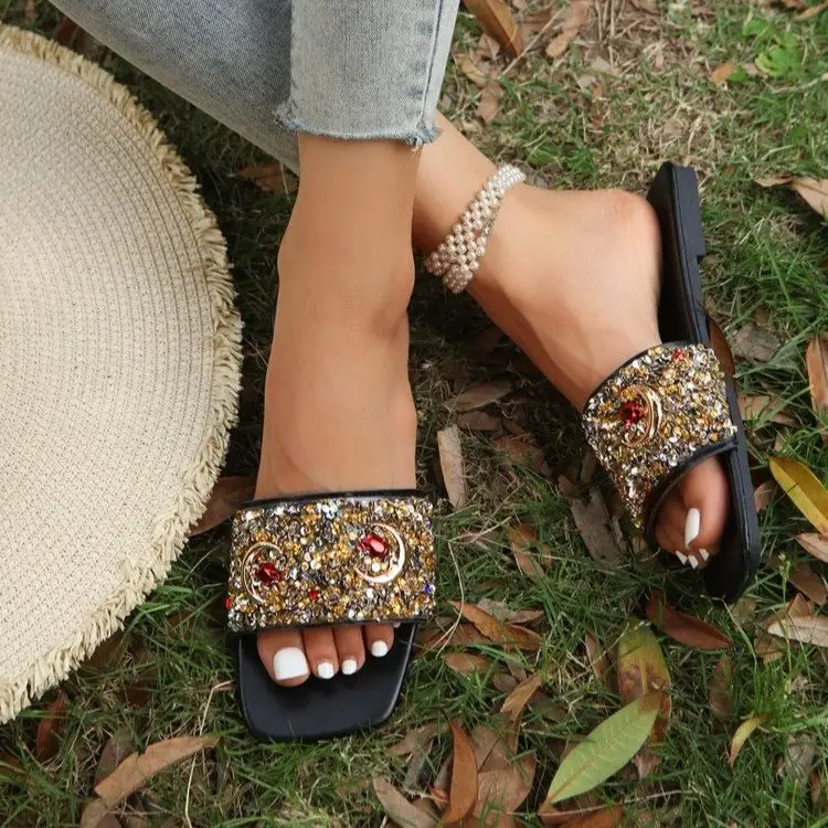 New Arrival Luxury Plus Size Lady Beach Rhinestone Shiny Slides Shoes Outdoor Square Toe Sandals Women Diamond Slippers