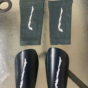 Protège-tibias de football personnalisés par sublimation, matériau PE+EVA, couleurs et tailles personnalisables, logo personnalisé, service OEM/ODM, enfants - Product Image 3