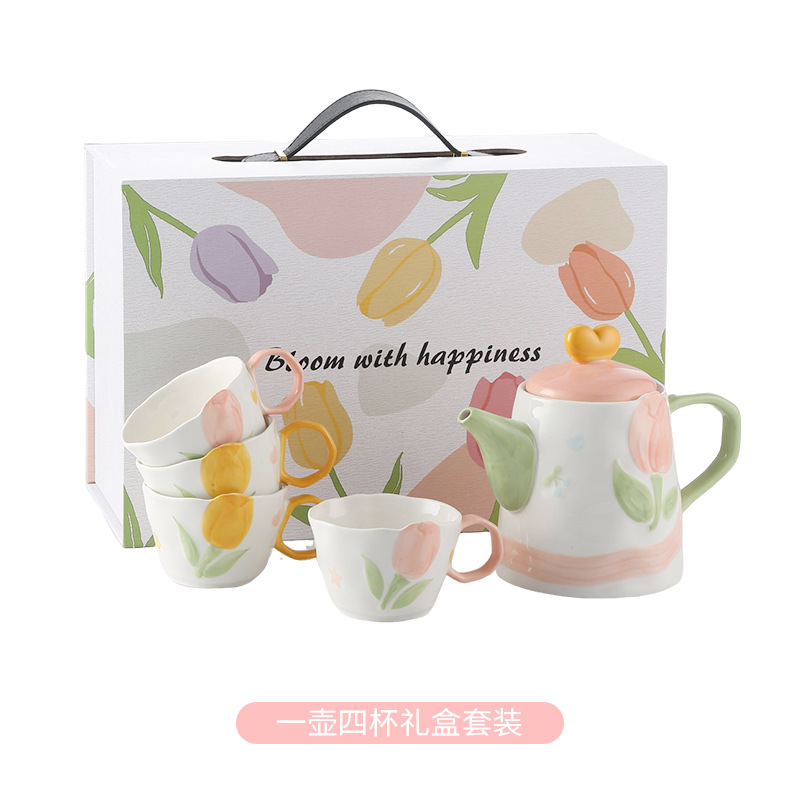 One teapot with 4 cups