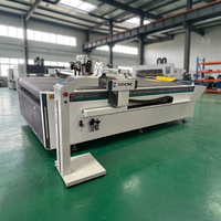 Découpeuse CNC à lit plat industrielle automatique à bas prix pour panneaux PVC, mousse, film, vinyle adhésif et matériaux publicitaires avec certifications ISO CE