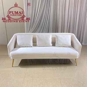 Sofá de Cuero Sintético Blanco FUMAI FURNITURE con Patas Doradas Cónicas, Diseño Moderno y Contemporáneo, Respaldo Sólido, Muebles para Interiores de Hotel - Product Image 5