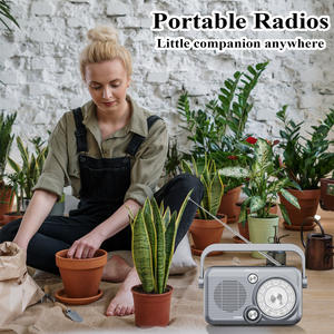 Radio Estéreo Mini Portátil Recargable de Emergencia Multifunción con Diseño Retro, Altavoz Integrado, Reproductor FM/AM/USB/TF/MP3 - Product Image 5