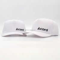 Casquette de baseball sportive à 5 panneaux perforée à séchage rapide, avec patch TPU personnalisé pour équipe de football et cordon, vente en gros