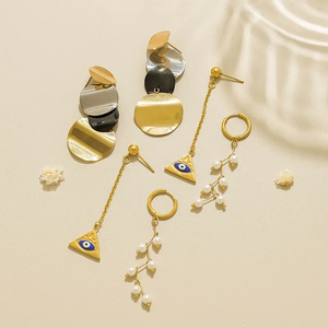 Modernos Pendientes de Acero Inoxidable 304 con Baño de Oro Real de 18K, Diseño de Triángulo con Perla y Borla, Cuatro Colores, Ideales para Mujer - Product Image 3