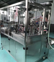 Machine de remplissage et de scellage de sacs IV en plastique semi-automatique pneumatique contrôlée par PLC, haute précision, 2500 sacs/heure, réglable