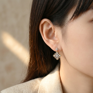 Boucles d'oreilles en or blanc et jaune 18 carats, diamants naturels, style vintage, classique, très vendues, pour femmes - Product Image 5
