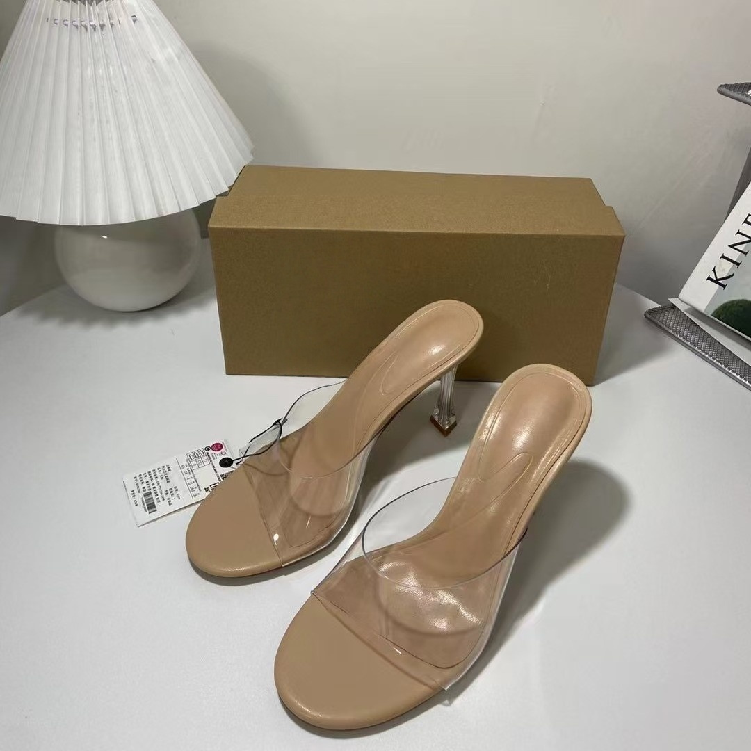 Apricot color