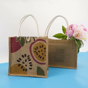 Sac fourre-tout réutilisable en toile de jute naturelle avec impression personnalisée de lettres florales pour cadeaux, shopping, mariage - Product Image 3