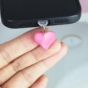 Bouchon anti-poussière pour téléphone portable brillant rose violet foncé amour en forme de coeur Couple accessoires pendentif pour IPhone type-c Port décoration - Product Image 2