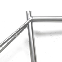 Cadre de vélo tout-terrain en titane imprimé en 3D