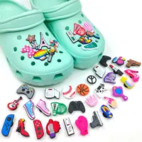 Breloques de super-héros pour enfants, cadeaux mignons, breloques de décoration en dentelle de chaussure en PVC de crocodile, tous Styles 2.5-3.5cm HYB Kuaji