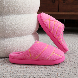 Pantoufles pour femmes et hommes, pantoufles unisexes en mousse à mémoire de forme à fausse fourrure rose et chaude - Product Image 2