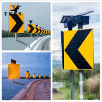 Signalisation routière de sécurité alimentée par l'énergie solaire avec lumière clignotante LED, flèche réfléchissante rouge, panneau de signalisation de limitation de vitesse et d'arrêt