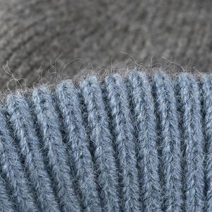 Gorro de lana grueso y cálido para mujer, con diseño de punto y pompón, ideal para otoño e invierno, para exteriores. - Product Image 2