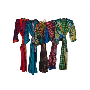 Robes Kimono en Soie Personnalisées pour Femmes, Motif Écossais Dessiné à la Main, Respirantes et Douces, Taille Unique pour Printemps, Été, Hiver, Mariées - Product Image 1