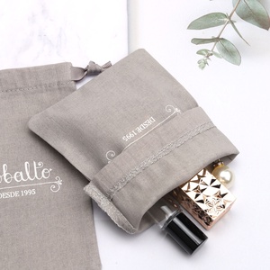 Pochette en coton et lin gris avec logo personnalisé imprimé, réutilisable, douce, pour bougies, savons, cosmétiques, emballage cadeau, sac en mousseline avec cordon de serrage - Product Image 5
