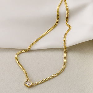 Collana con Pendente Geometrico in Rame Placcato Oro 18K con Zirconi, Stile Hip Hop di Alta Qualità, Design Australiano Semplice ed Elegante - Product Image 1