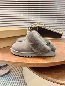 Vente en gros de pantoufles en fourrure imperméables personnalisées pour l'hiver, pour hommes et femmes, bottes de neige chaudes à la cheville avec empeignes en caoutchouc - Product Image 5