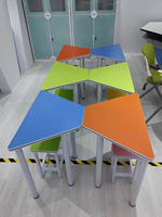 Ensemble de chaise et de bureau d'école en forme d'éventail hexagonal pour la lecture et la formation primaires et secondaires, table de conseil psychologique