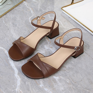 <span class=keywords><strong>Sandales</strong></span> à talon compensé en polyuréthane et cuir souple pour <span class=keywords><strong>femme</strong></span>, style minimaliste chic, talon moyen 3-6 cm, à bride unique, en stock, transfrontalières - Product Image 4