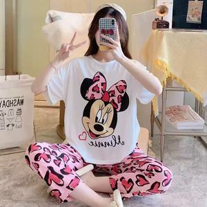 Pigiama Estivo da <span class=keywords><strong>Donna</strong></span>: Top a Maniche Corte e Pantaloni Lunghi in Poliestere Traspirante Effetto Seta Latte, Fantasia Cartone Animato, Vestibilità Comoda - Product Image 3