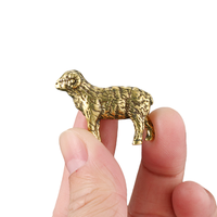 Figurine de mouton en bronze, artisanat en cuivre antique, finition vieillie, animal de dessin animé, décoration de bureau, cadeau amusant pour enfants
