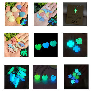 Grosir Klasik Baru Pria Halloween Batu Bercahaya Perhiasan Aksesoris Bersinar Dalam Gelap Wanita Tengkorak Kalung Liontin - Product Image 5