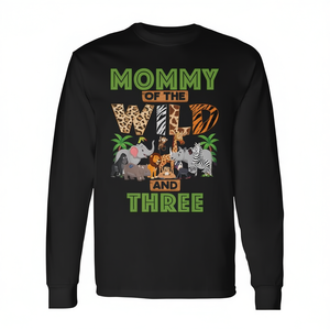 Camiseta de manga larga Mommy Of The Wild And Three, regalo de cumpleaños de safari en la jungla para mamá - Product Image 2