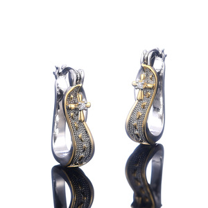 Orecchini a Cerchio Bicolore Opachi Creative Footprint, Eleganti Gioielli Quotidiani per Donne - Product Image 5