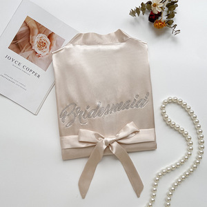 ชุดคลุมสำหรับงานแต่งงานของทีมเจ้าสาวพร้อมตัวอักษรประดับเพชรชุดนอนผ้าซาตินชุดคลุมอาบน้ำสีชมพูสีโรสโกลด์สำหรับผู้หญิงโชคดีในวันแต่งงาน - Product Image 4