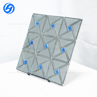 Carrelage en verre mosaïque gris effet moulin à vent, givré et miroir, avec miroir central bleu |   Décoration murale d'hôtel moderne |   Marque HUAJINDE